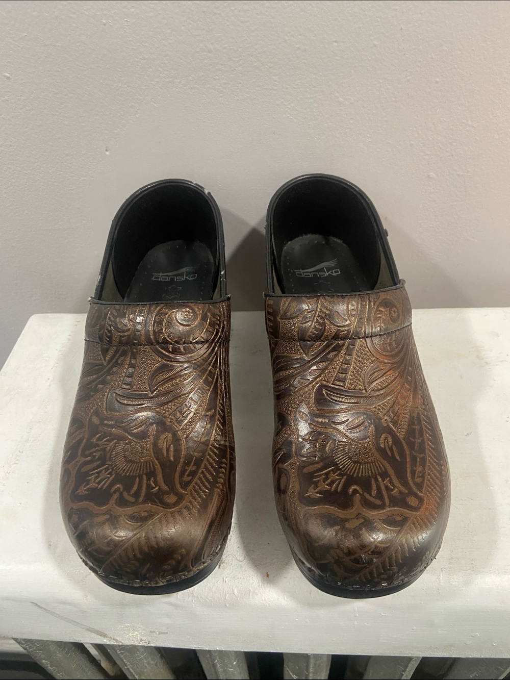 Dansko ladies Brown Tooled Leather Slip-On Clogs 40
